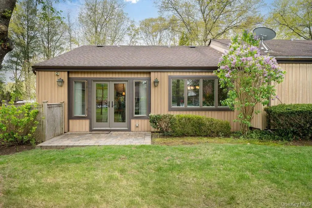 84 Strathmore Gate Drive Stony Brook NY 11790