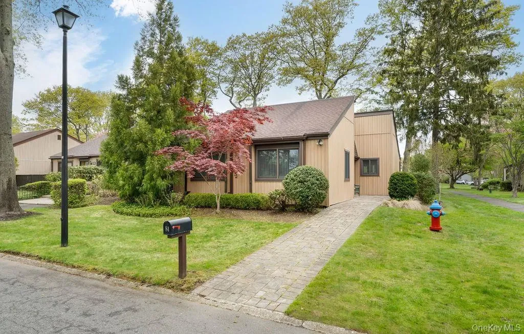 84 Strathmore Gate Drive Stony Brook NY 11790