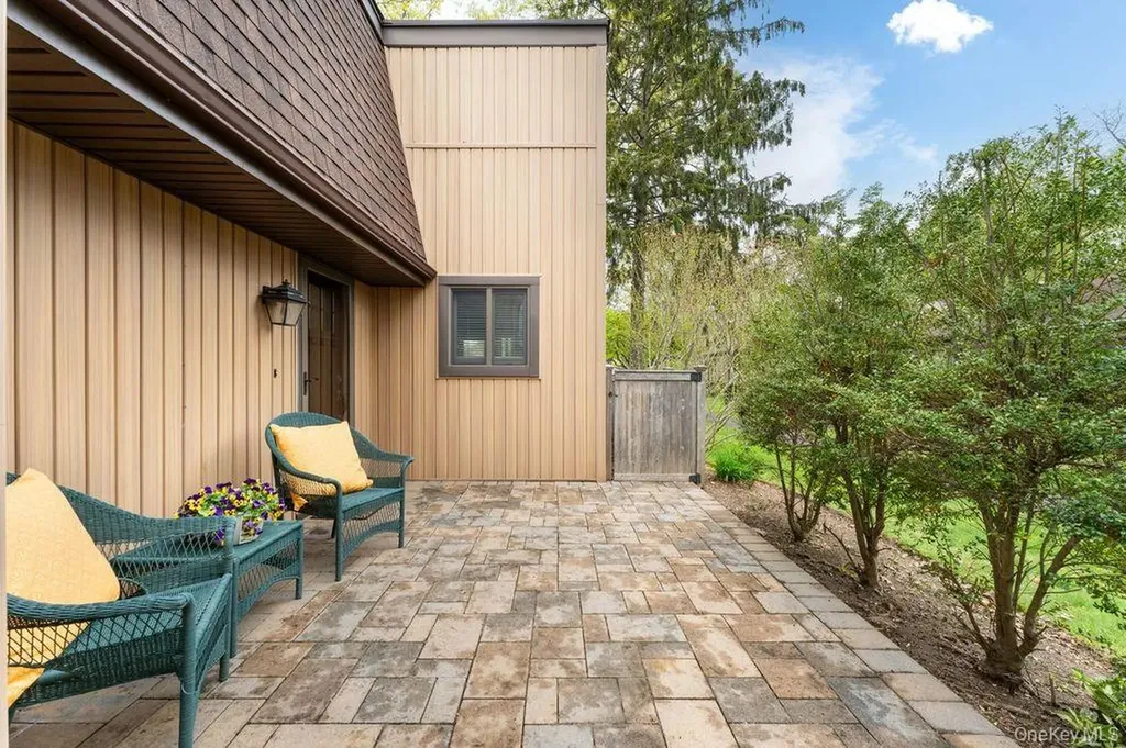 84 Strathmore Gate Drive Stony Brook NY 11790