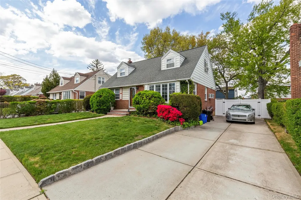 19 Sloan Drive S Valley Stream NY 11580