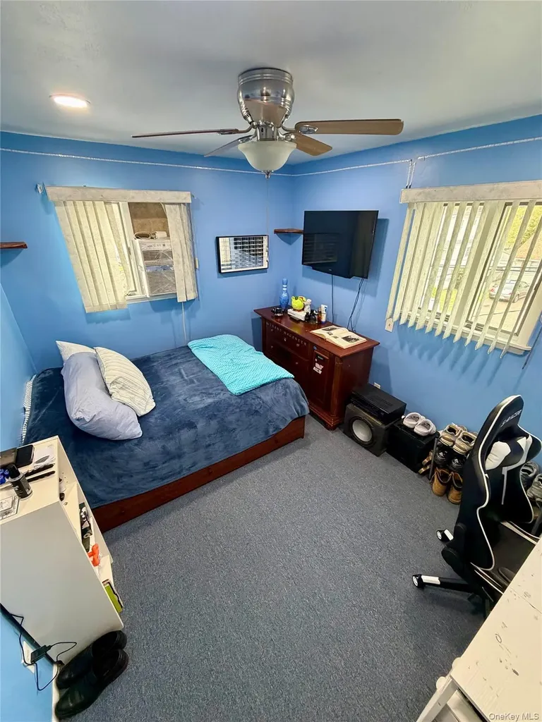 27 Colonial Road Copiague NY 11726