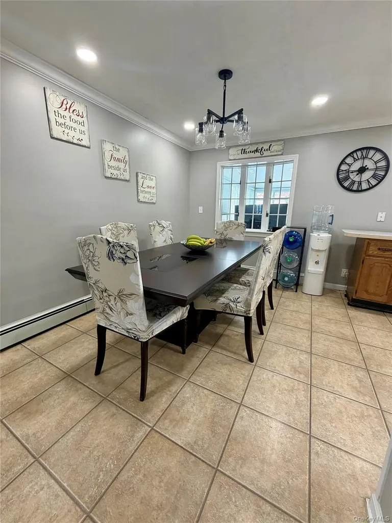 27 Colonial Road Copiague NY 11726