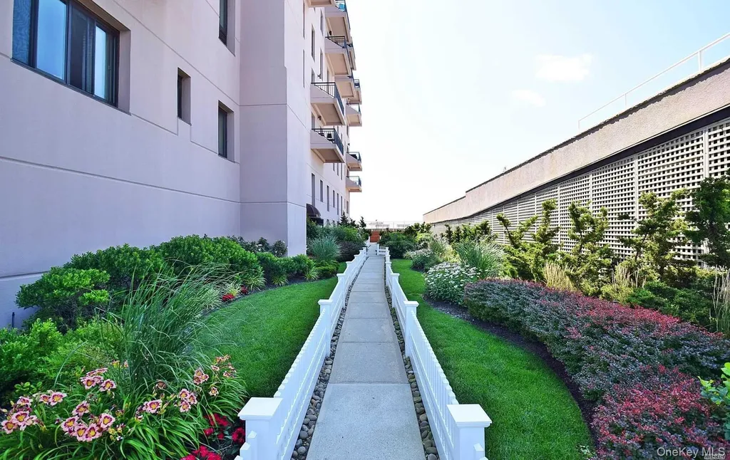 100 W Broadway Long Beach NY 11561