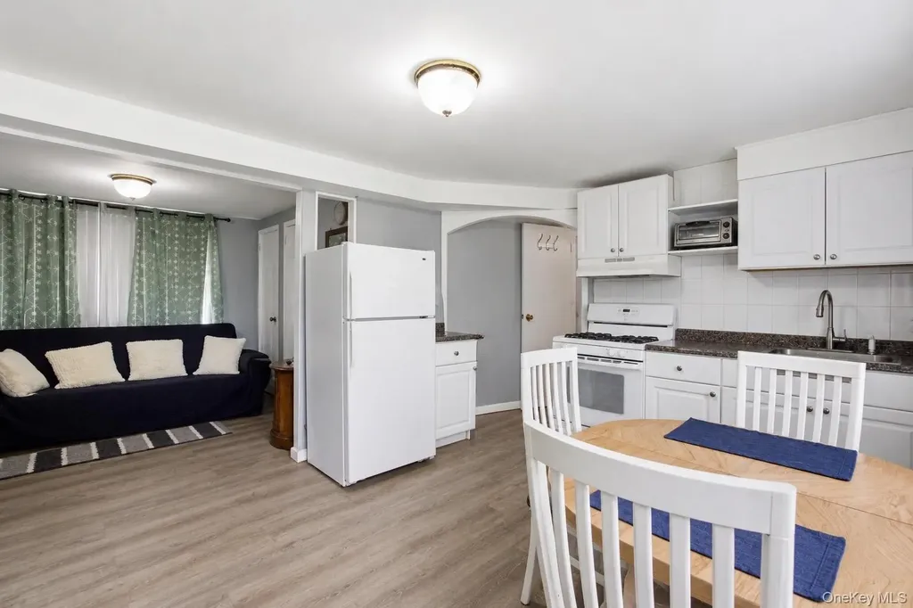 183 Broadway Brentwood NY 11717