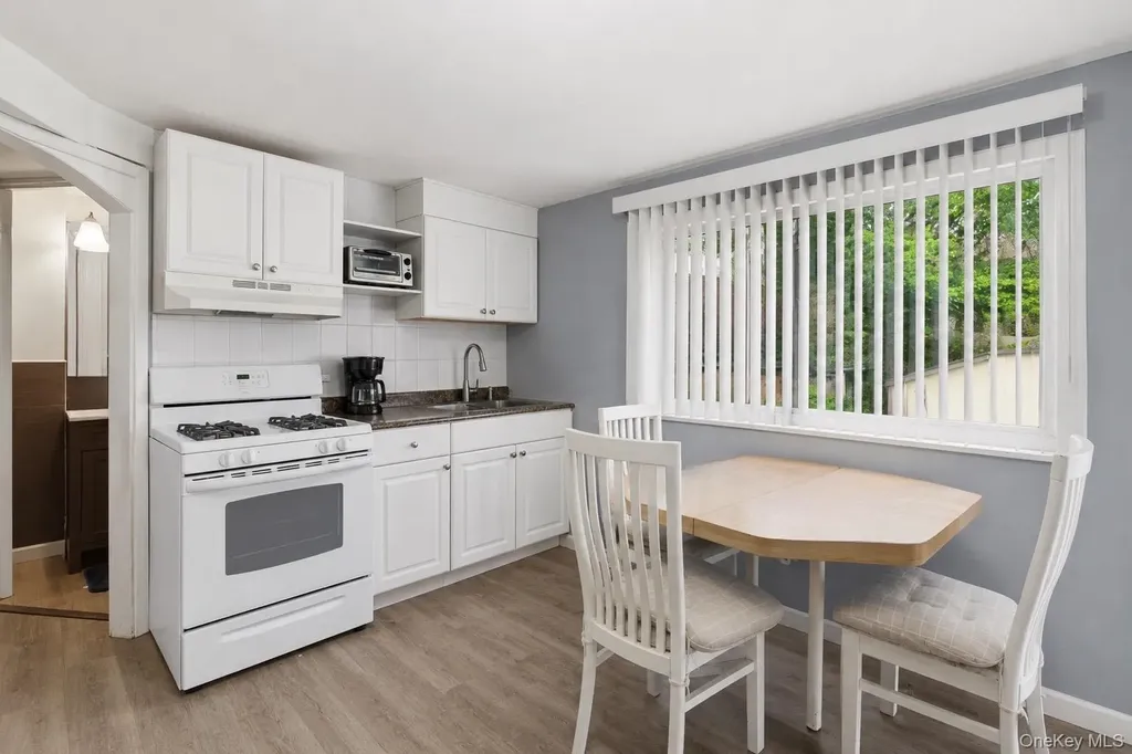 183 Broadway Brentwood NY 11717