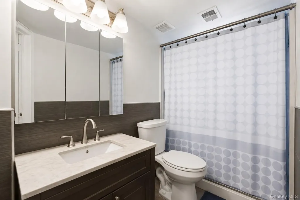 183 Broadway Brentwood NY 11717