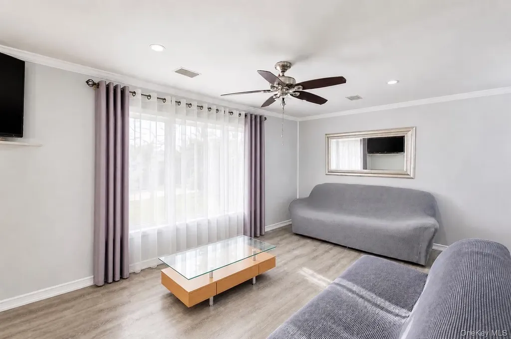 183 Broadway Brentwood NY 11717