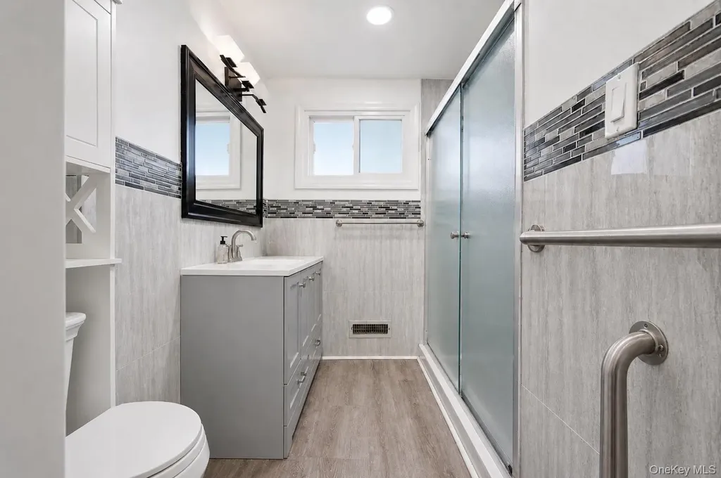 183 Broadway Brentwood NY 11717