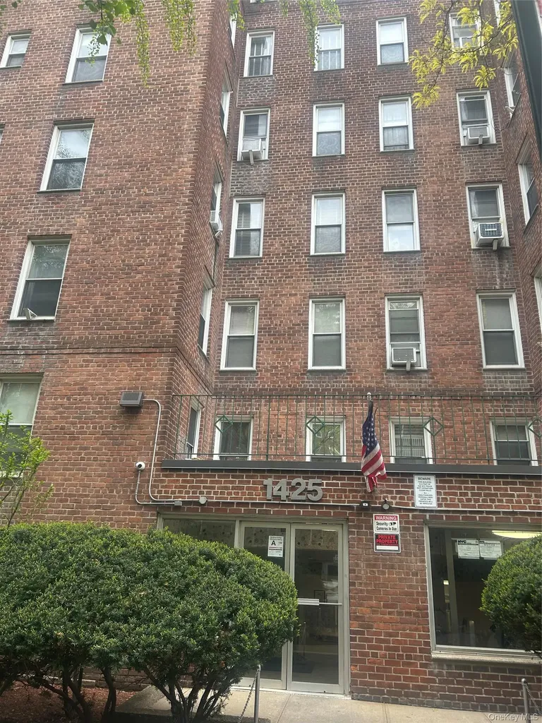 1425 Thieriot Avenue Bronx NY 10460