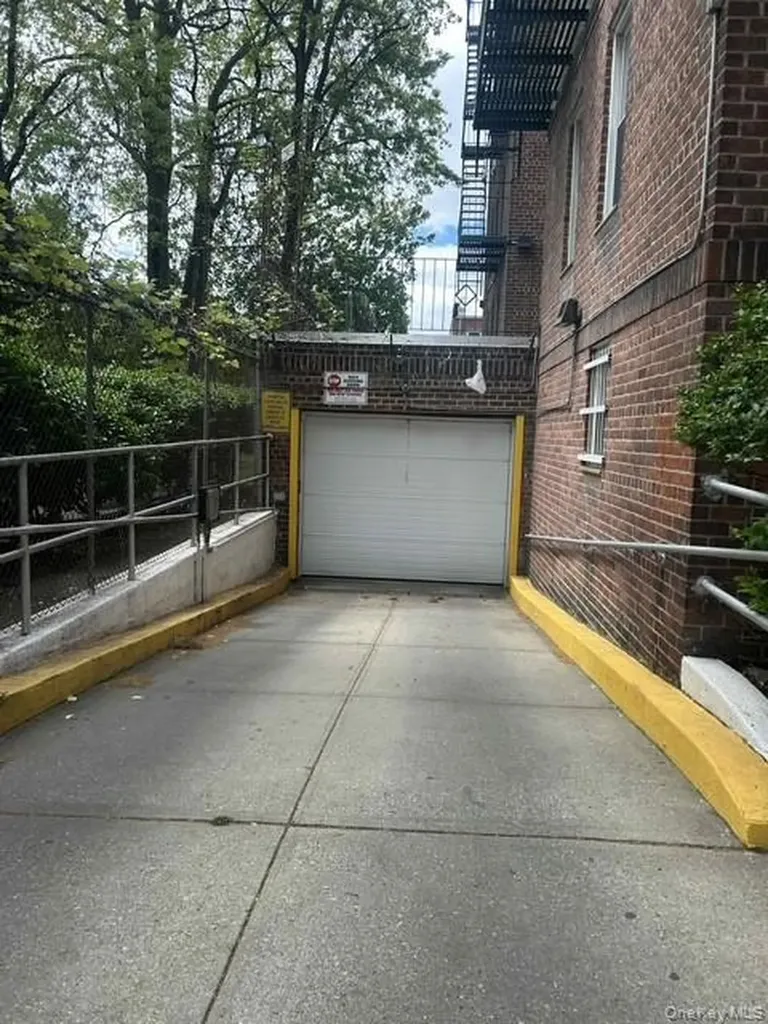 1425 Thieriot Avenue Bronx NY 10460