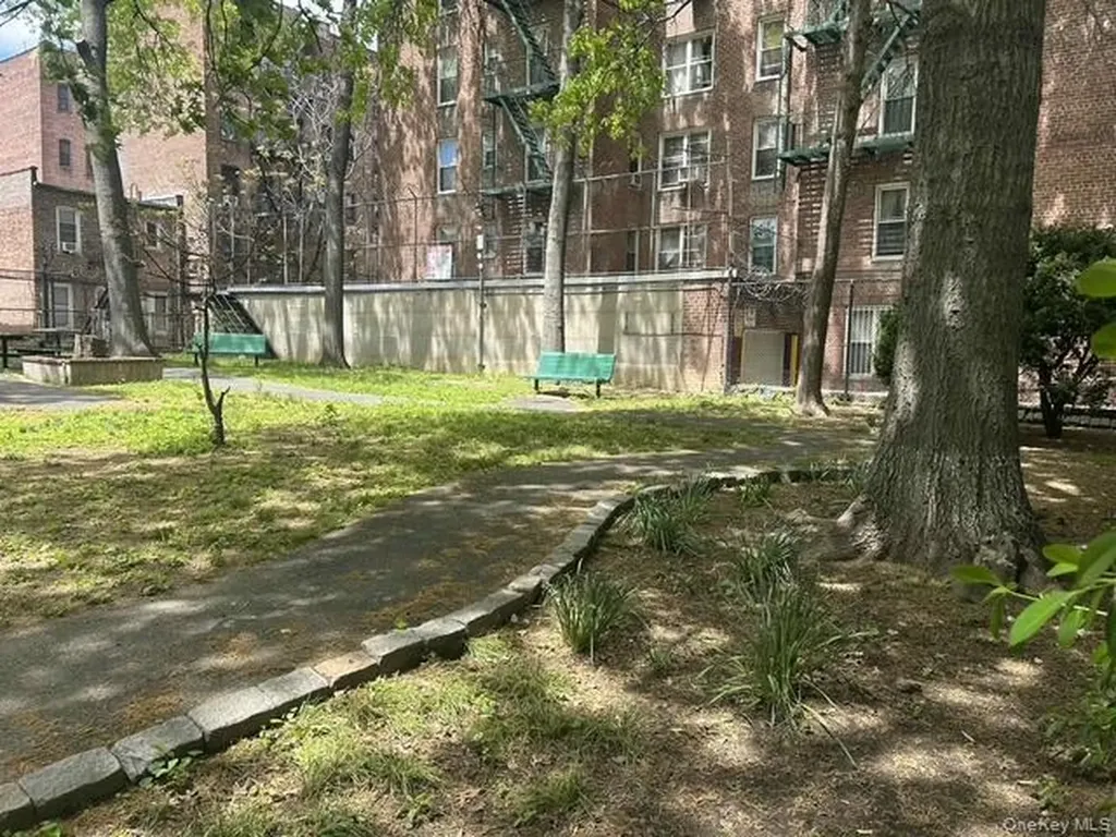 1425 Thieriot Avenue Bronx NY 10460