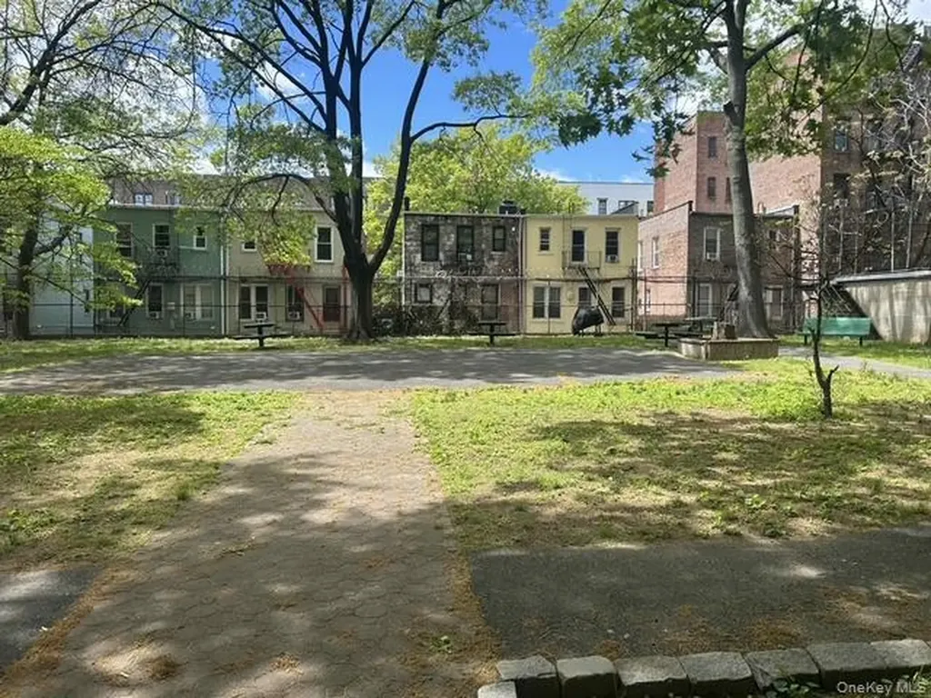 1425 Thieriot Avenue Bronx NY 10460