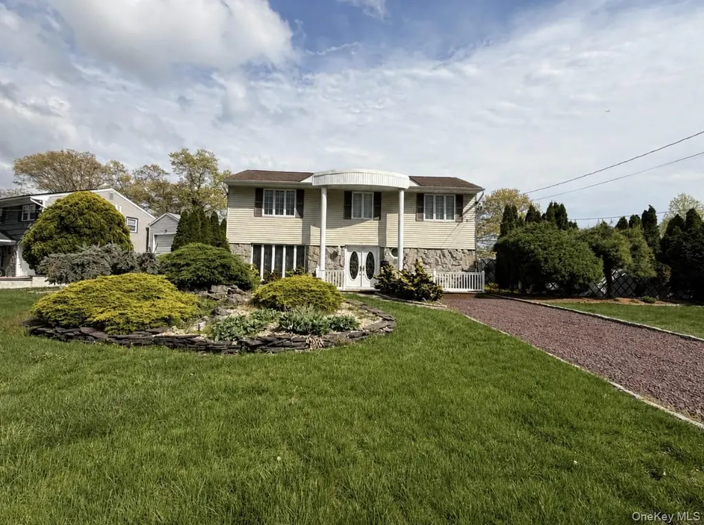 217 Audwin Drive Islip Terrace NY 11752