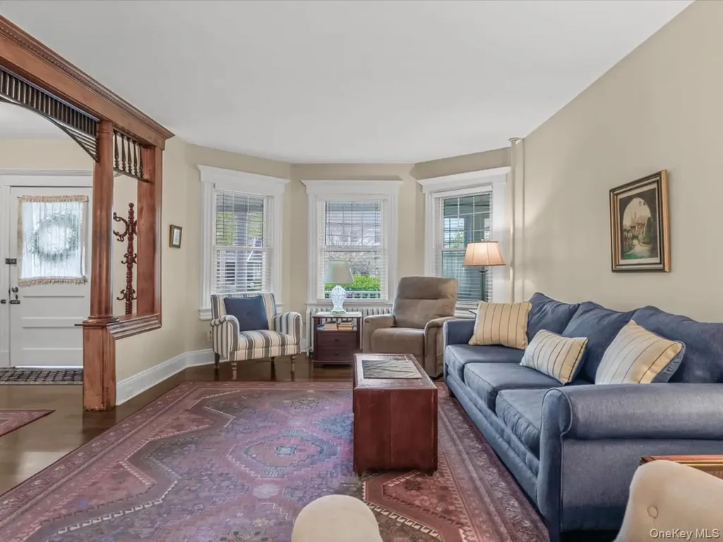 28 Union Place Lynbrook NY 11563