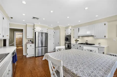 6 Raven Way Pleasantville NY 10570