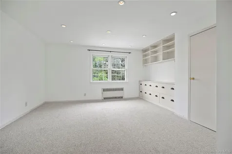 6 Raven Way Pleasantville NY 10570