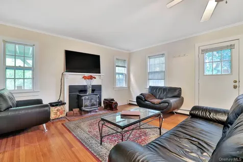6 Raven Way Pleasantville NY 10570