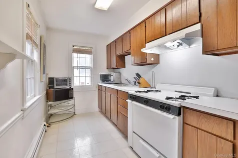 6 Raven Way Pleasantville NY 10570