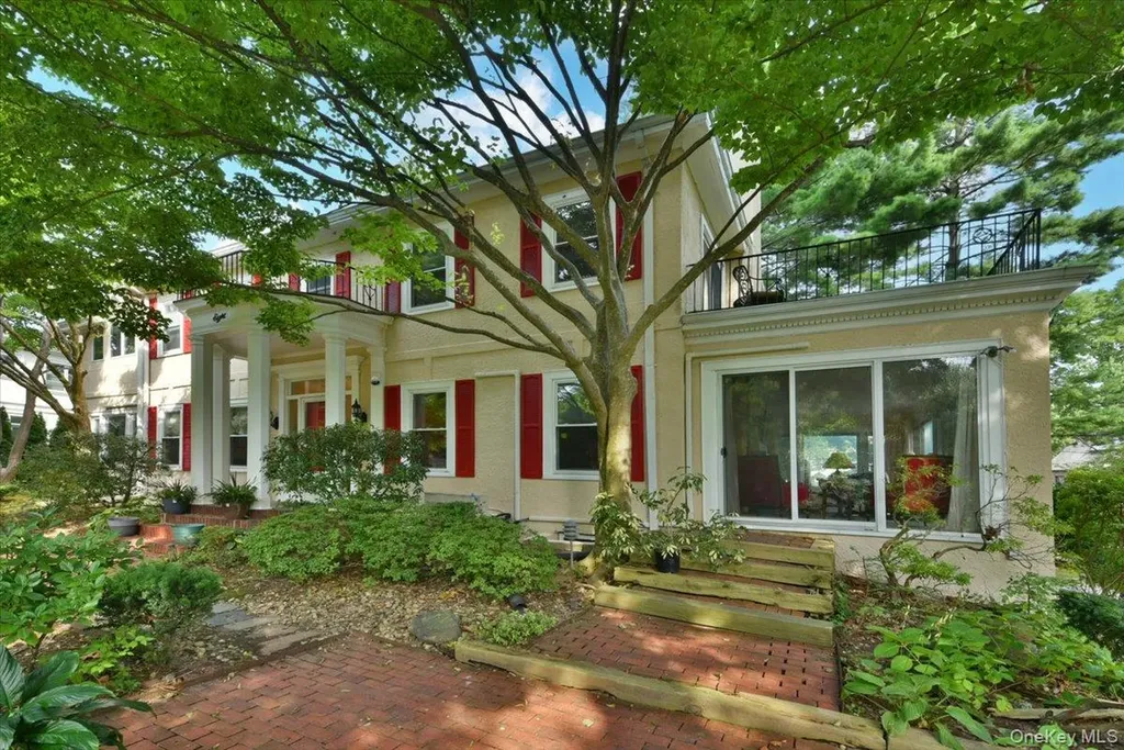 8 Magnolia Drive Great Neck NY 11021