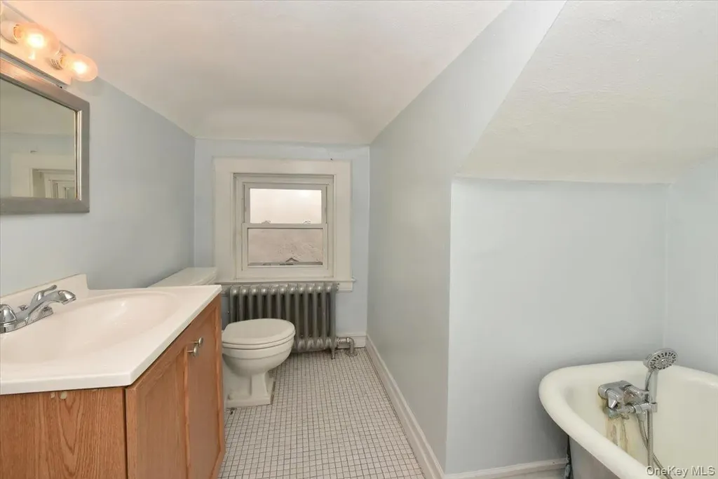 8 Magnolia Drive Great Neck NY 11021