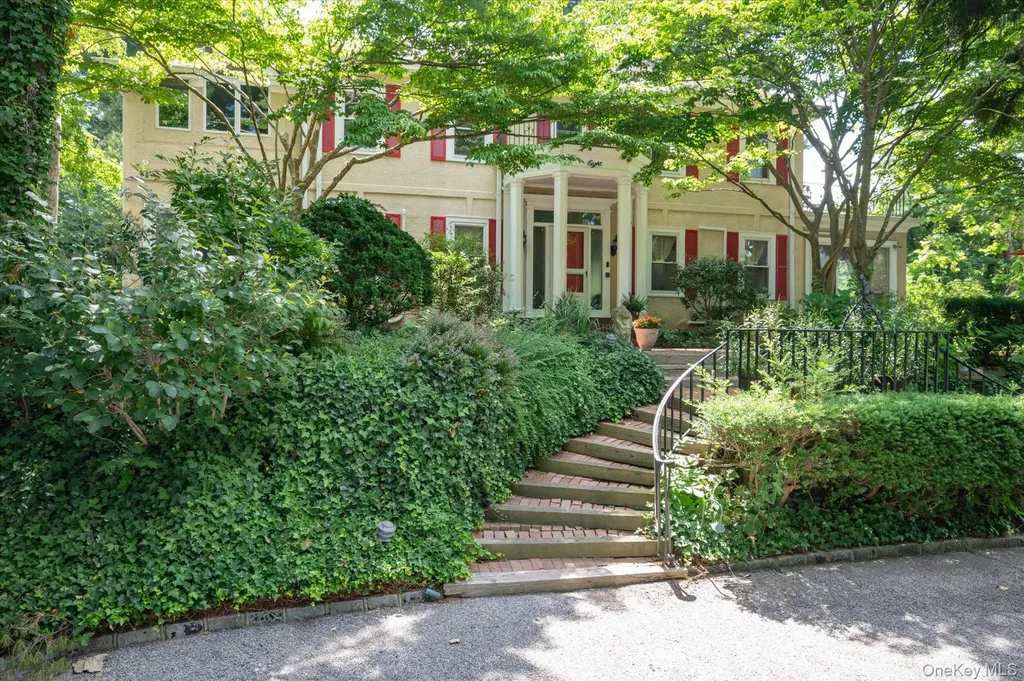 8 Magnolia Drive Great Neck NY 11021