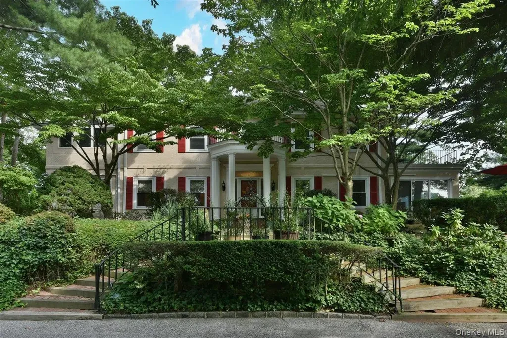 8 Magnolia Drive Great Neck NY 11021
