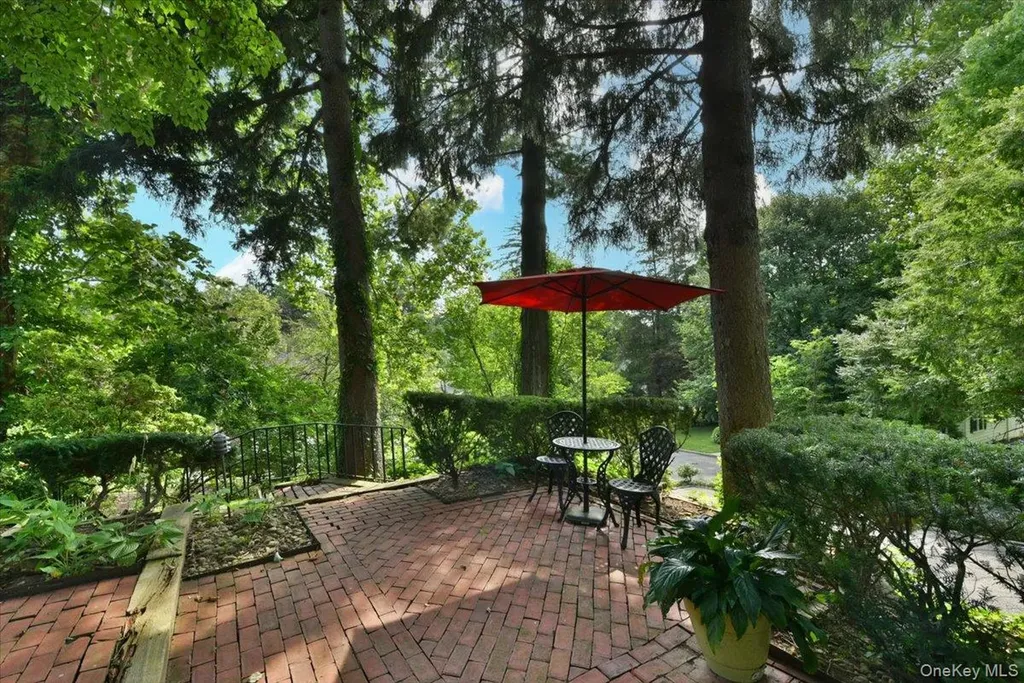 8 Magnolia Drive Great Neck NY 11021
