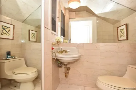 8 Magnolia Drive Great Neck NY 11021