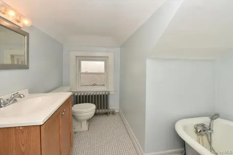 8 Magnolia Drive Great Neck NY 11021