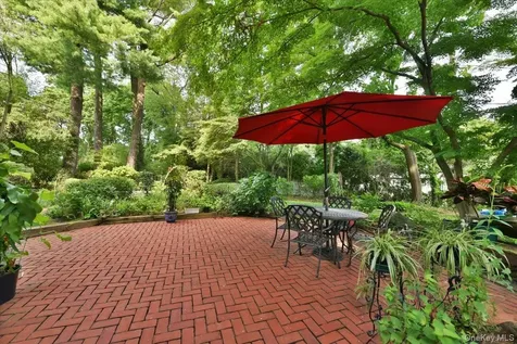 8 Magnolia Drive Great Neck NY 11021