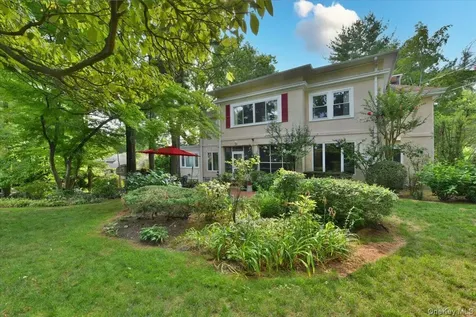8 Magnolia Drive Great Neck NY 11021