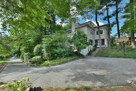 8 Magnolia Drive Great Neck NY 11021