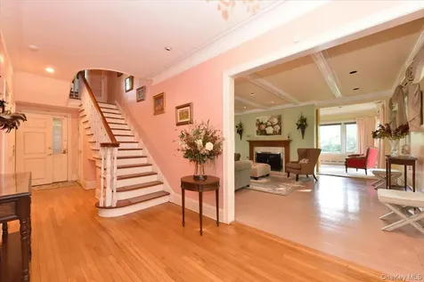 8 Magnolia Drive Great Neck NY 11021