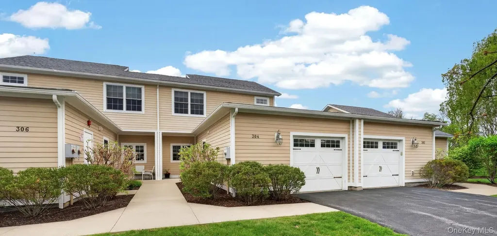 304 Ivy Trail Rhinebeck NY 12572