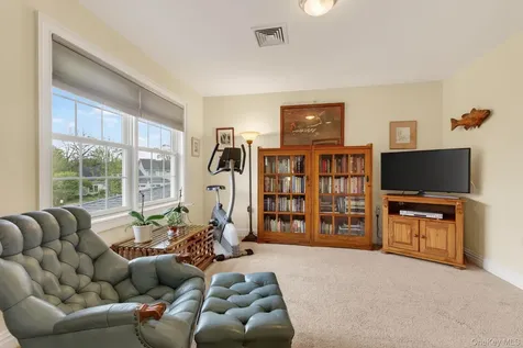 304 Ivy Trail Rhinebeck NY 12572