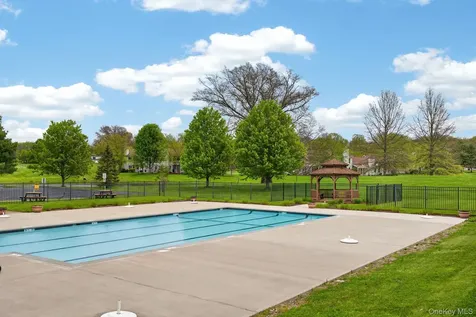 304 Ivy Trail Rhinebeck NY 12572