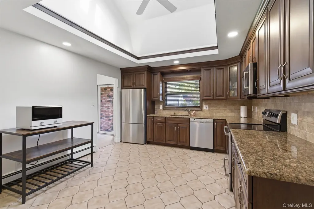 15 7th Avenue Smithtown NY 11787