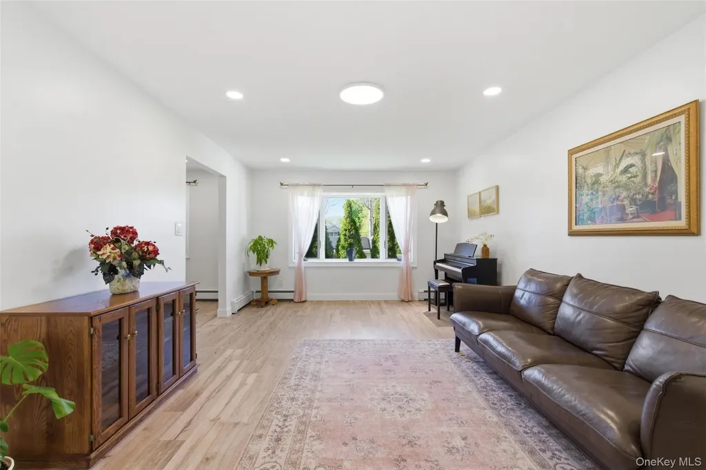15 7th Avenue Smithtown NY 11787