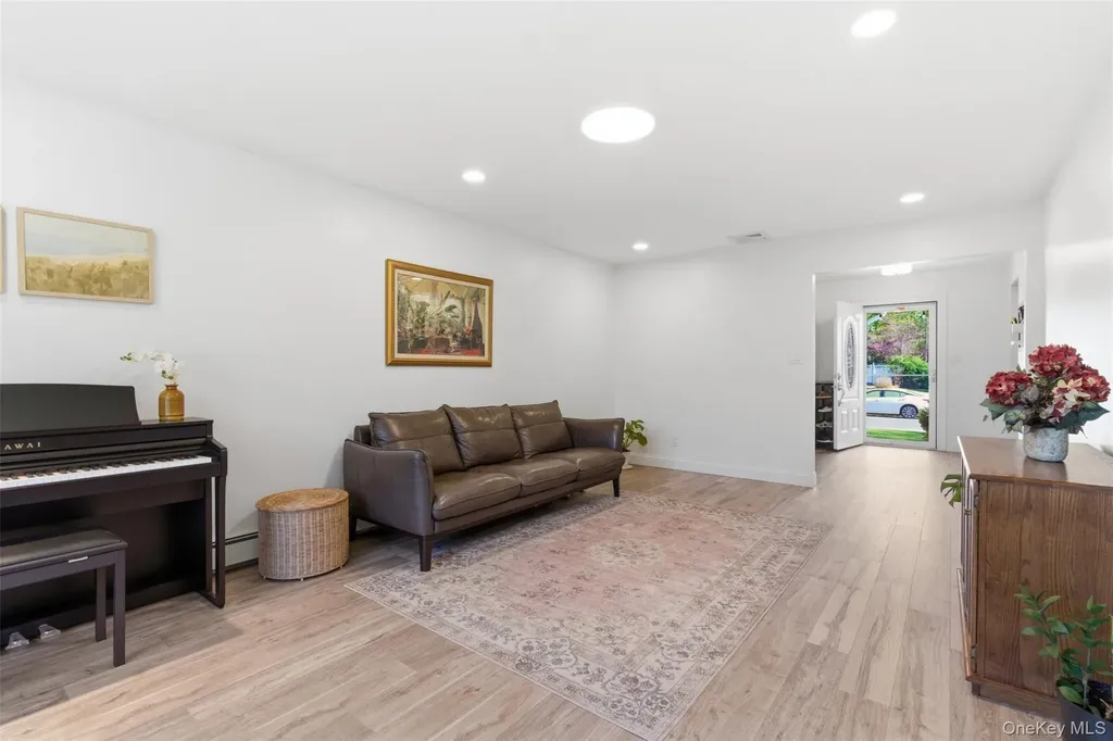 15 7th Avenue Smithtown NY 11787