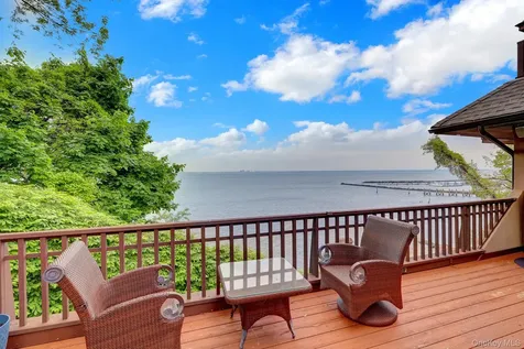 35 Sunview Drive Glen Cove NY 11542