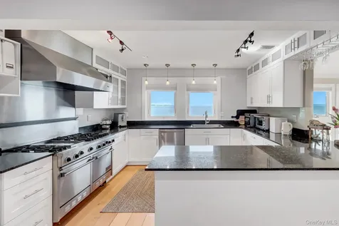 35 Sunview Drive Glen Cove NY 11542