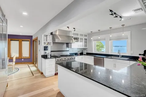35 Sunview Drive Glen Cove NY 11542