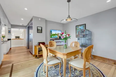 35 Sunview Drive Glen Cove NY 11542
