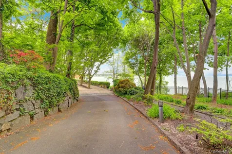 35 Sunview Drive Glen Cove NY 11542