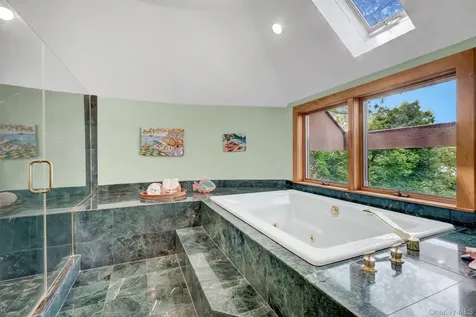 35 Sunview Drive Glen Cove NY 11542
