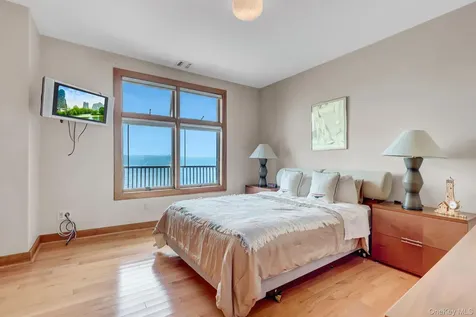 35 Sunview Drive Glen Cove NY 11542