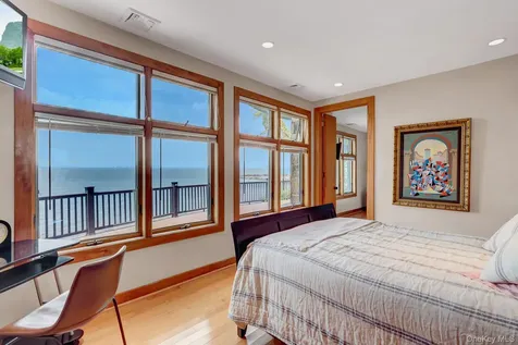 35 Sunview Drive Glen Cove NY 11542