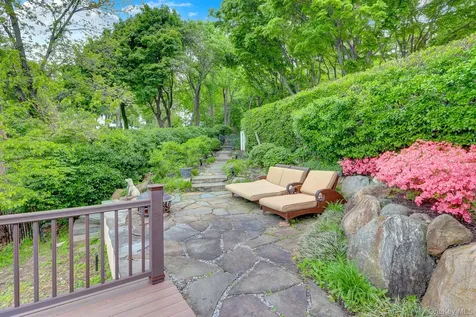 35 Sunview Drive Glen Cove NY 11542