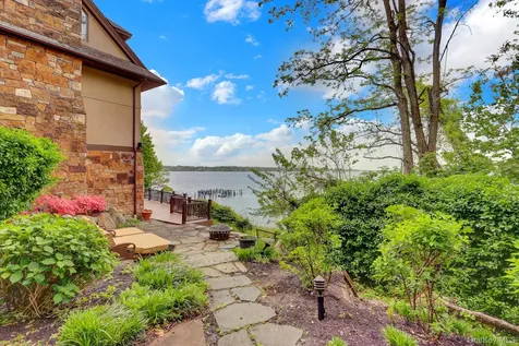 35 Sunview Drive Glen Cove NY 11542
