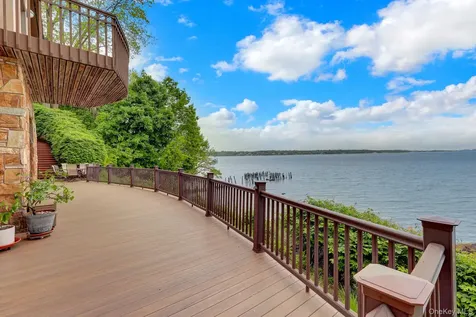 35 Sunview Drive Glen Cove NY 11542